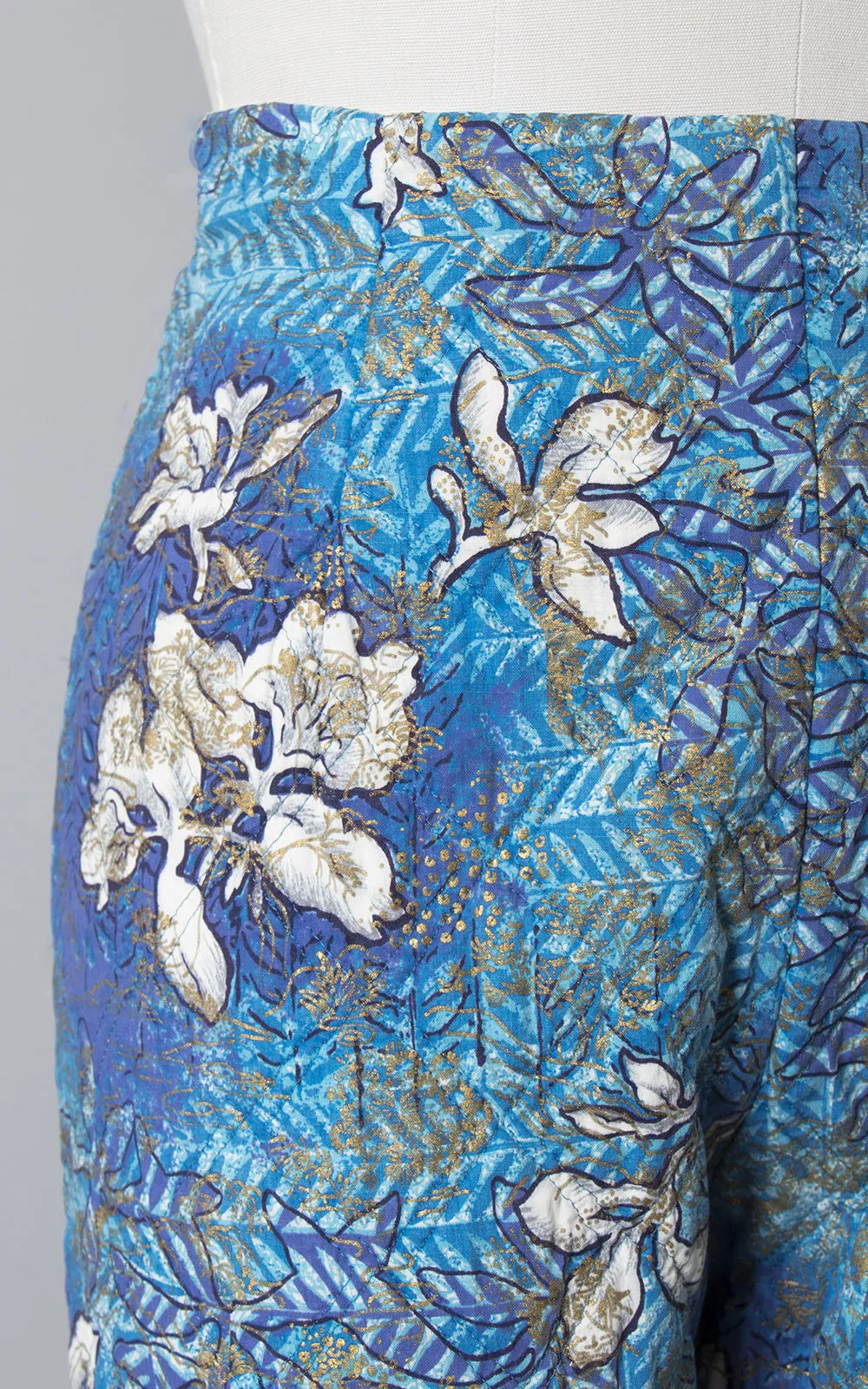 1950s Hawaiian Quilted Cotton Floral Blue Capris | small