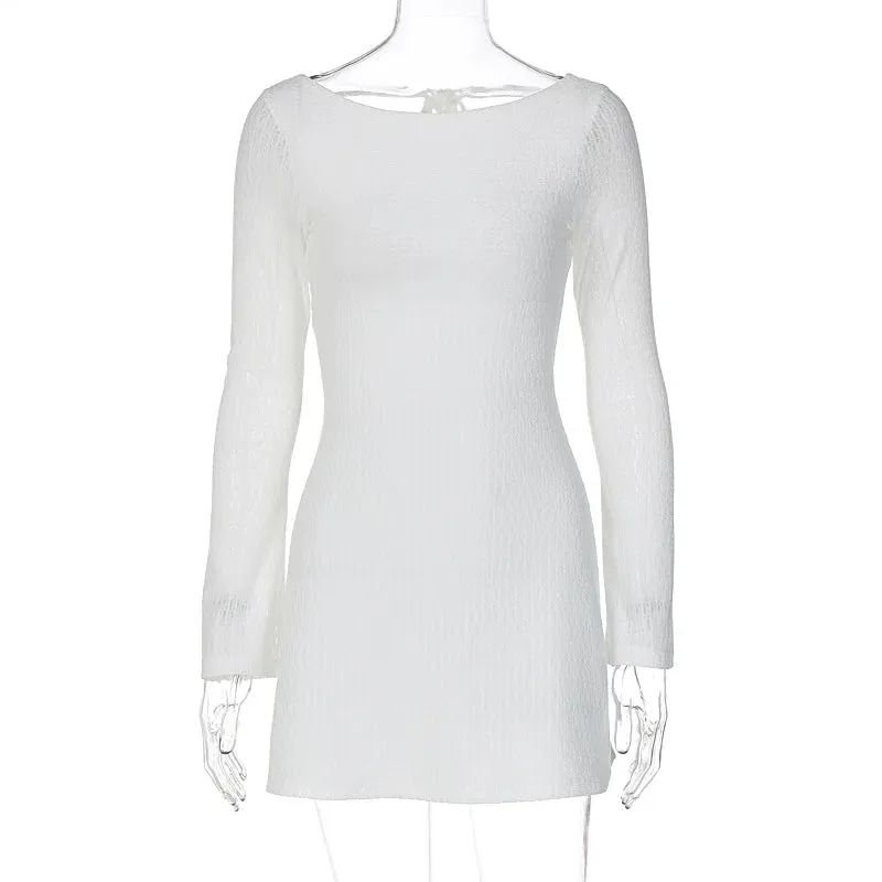 Simple long-sleeved backless dress