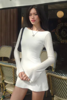 Simple long-sleeved backless dress