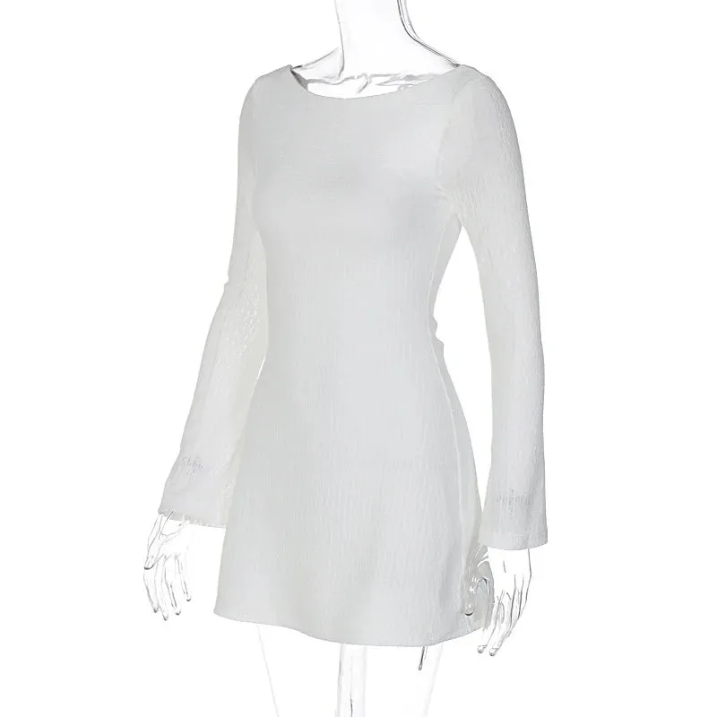 Simple long-sleeved backless dress