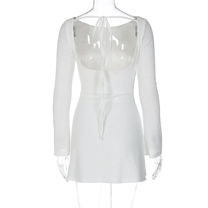 Simple long-sleeved backless dress